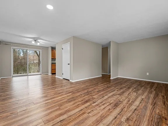 Building Photo - 3945 Sloping Dr
