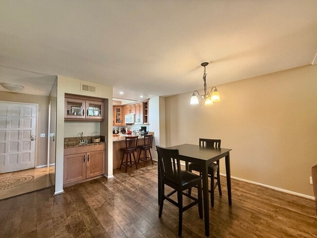 Building Photo - Beautifully Remodeled Home with an Extra L...
