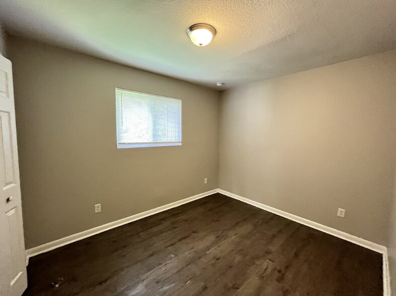 Building Photo - 5026 Westchase Ct