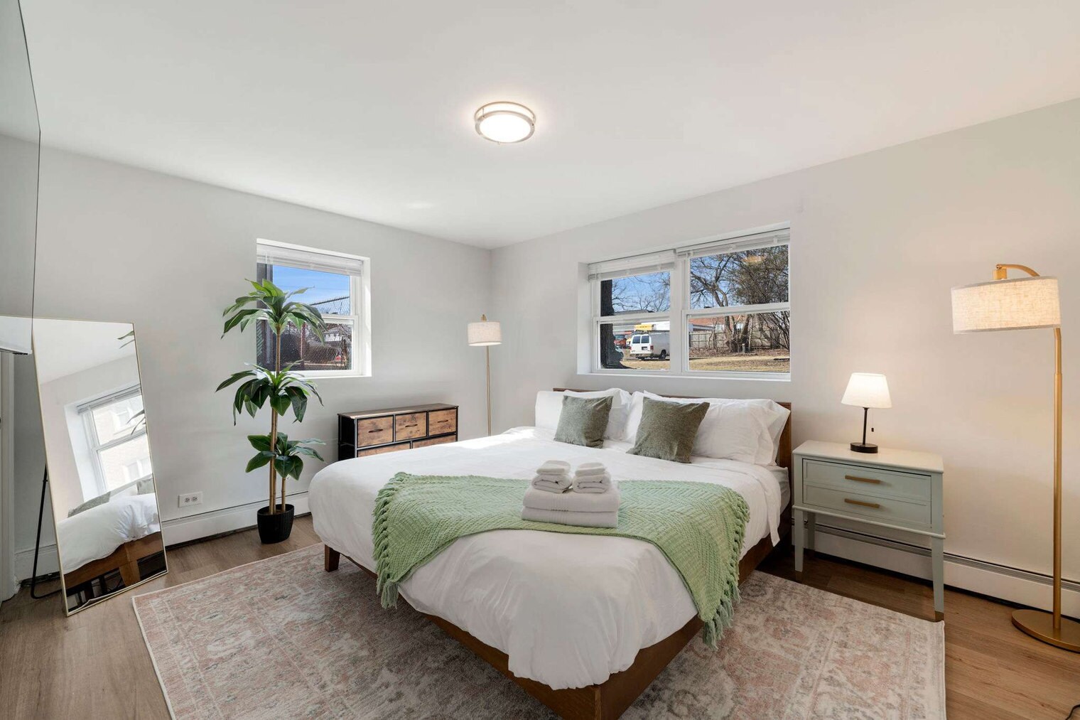 Building Photo - 1016 E Division St