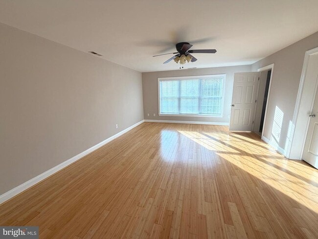 Building Photo - 728 18th St S