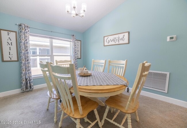 Building Photo - 814 Moment St