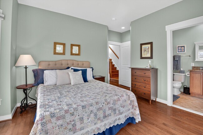 Building Photo - 2601 Hume Dr