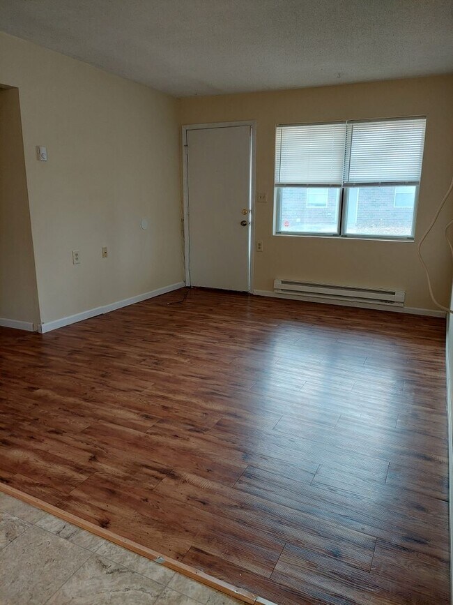 Building Photo - Rosewood Apartments