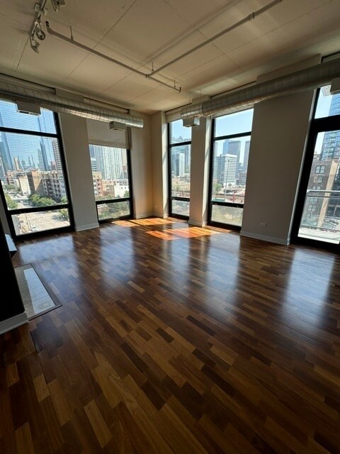Building Photo - 740 W Fulton St