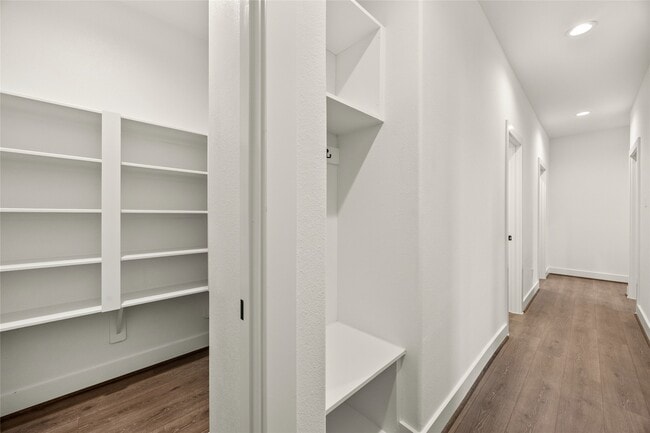 Building Photo - 2710 Bronze Vis Dr
