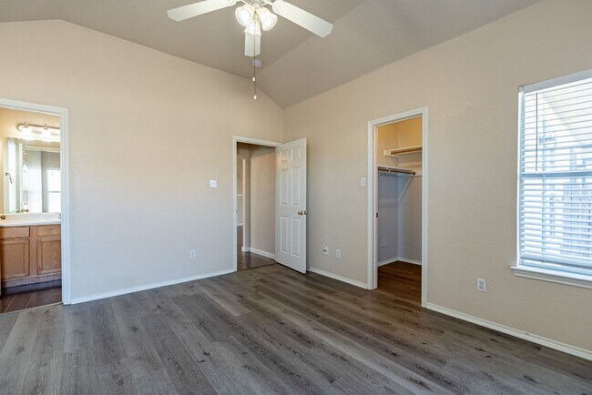 Building Photo - 2822 Southampton Way