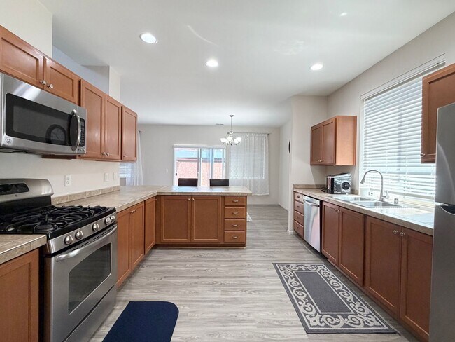 Building Photo - Updated Lakeland Hills Home w/ Air conditioning