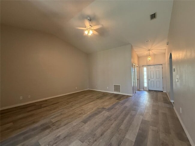 Building Photo - 4 Rosecroft Ln