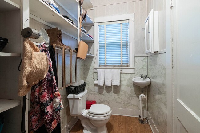 Building Photo - 108 Blount St