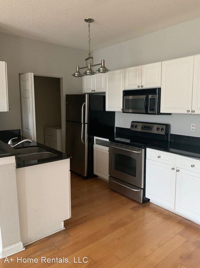 Building Photo - 14340 Fredricksburg Dr