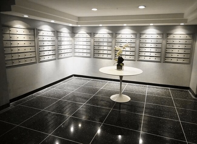 Mail Room - 139 E 33rd St