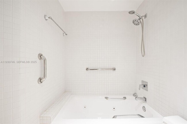 Building Photo - 888 Brickell Key Dr