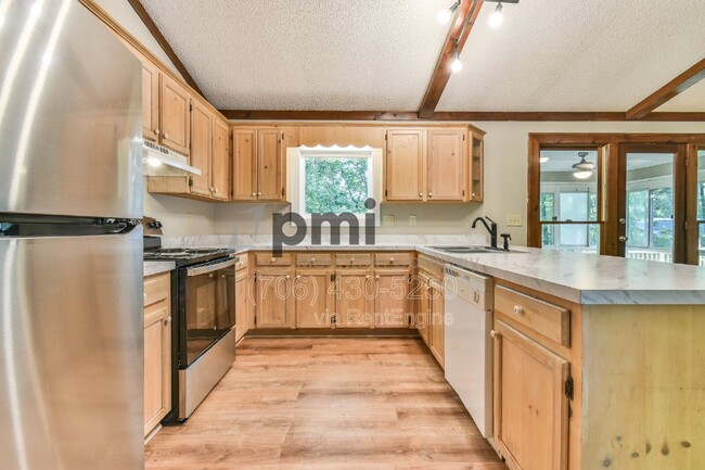Building Photo - 135 Beacon Hl Dr