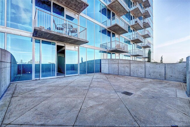 Building Photo - 5925 Almeda Rd