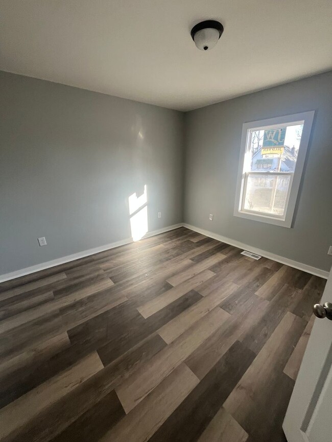 Building Photo - Gorgeous renovated 4 bedroom house!