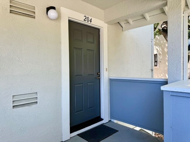 Building Photo - Wonderful 2 story condo in Ashford Ct-Detached 1 car garage, both bedrooms with attached bathroom...