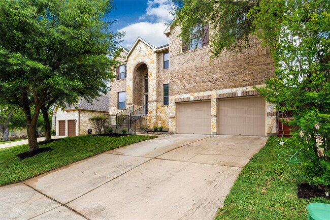 Primary Photo - 205 Choke Canyon Ln