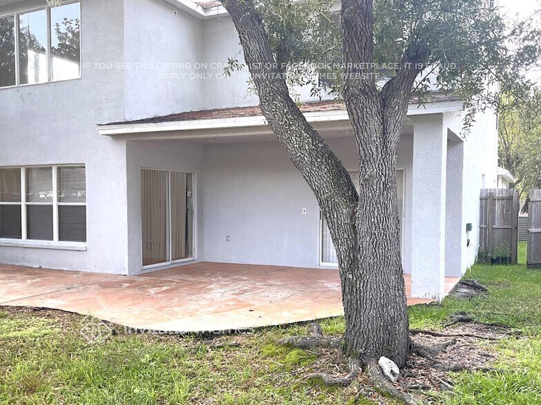 Building Photo - 8426 Fenwick Ave