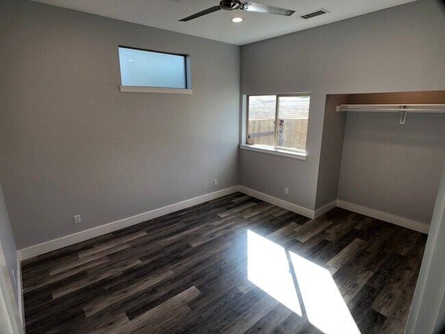 Building Photo - Charming 2-Bedroom Fully Remodeled Home with Giant Yard in the College West Area! |Available Imme...