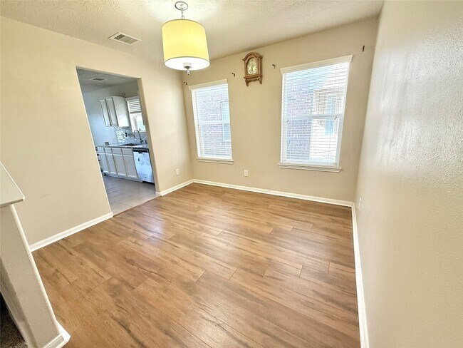 Building Photo - 2042 Nichole Woods Dr