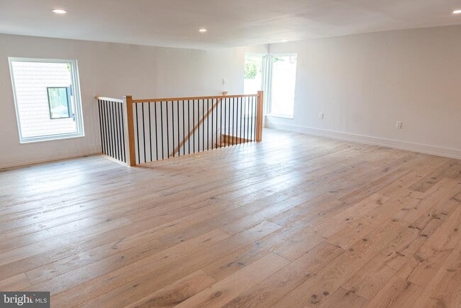 Building Photo - 37 Oakland St