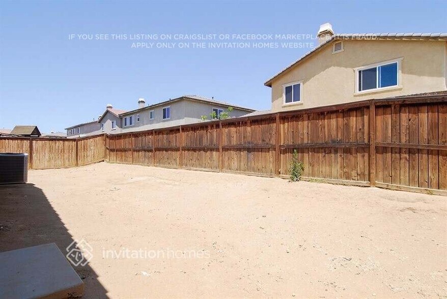 Building Photo - 1594 Leslie St