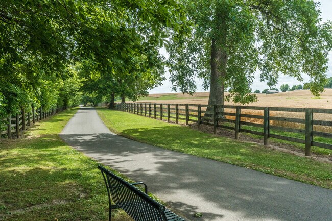 Building Photo - 305 Connell St