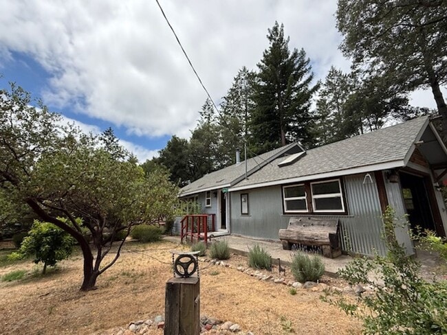 Building Photo - Welcome Home to Karas Lane. In the Country...
