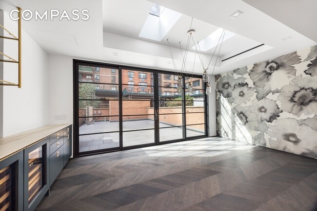 Building Photo - 340 Albany St