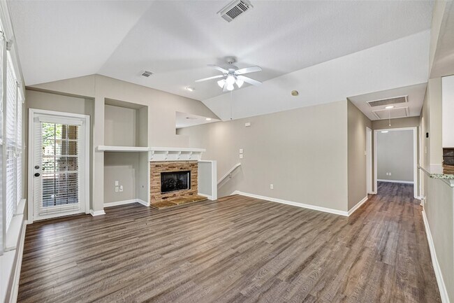 Building Photo - 77 Woodlily Pl