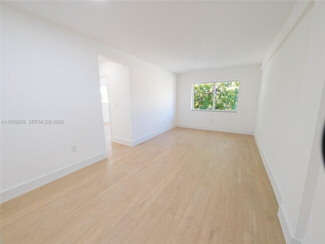 Building Photo - 2000 NW 29th St