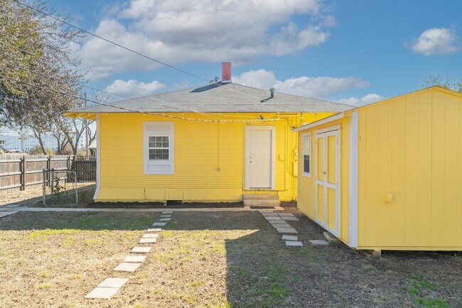 Building Photo - 475 E French Pl