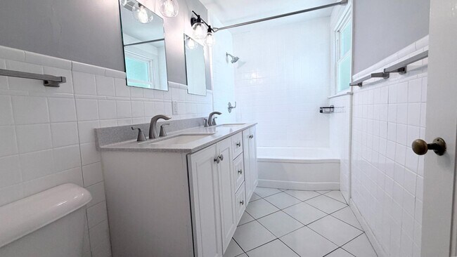 Building Photo - 555 S Ruston Ave