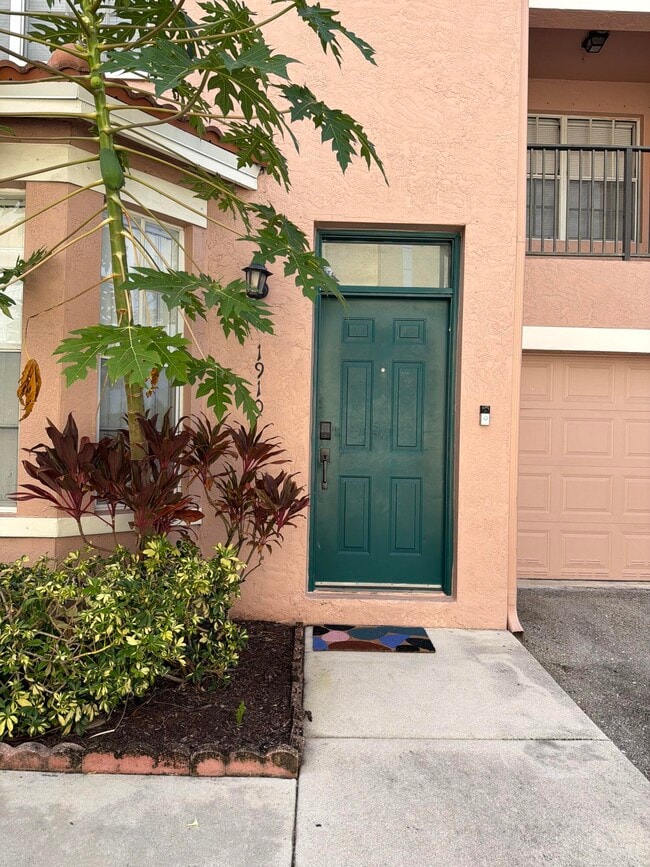 Building Photo - 1910 Belmont Pl