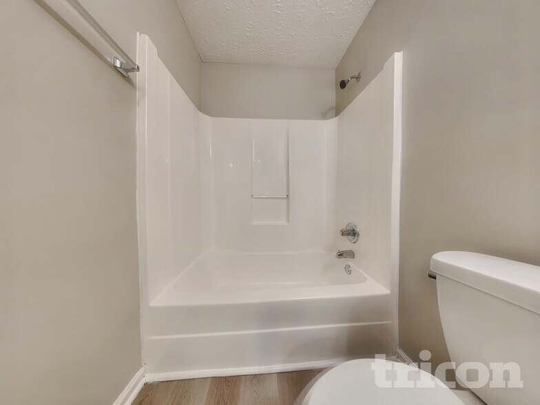 Building Photo - 3021 Tennyson Dr