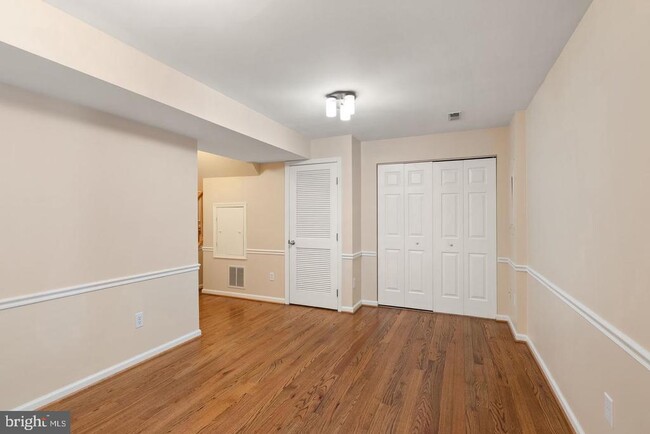 Building Photo - 917 Rolfe Pl