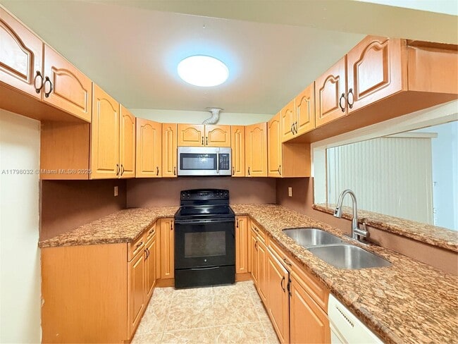 Building Photo - 1130 Kasim St