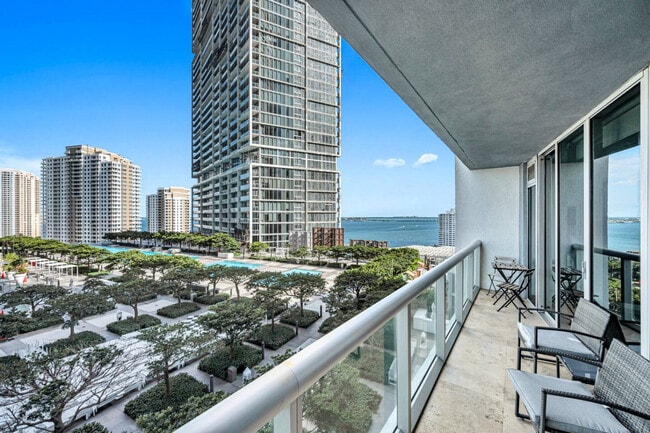 Building Photo - 485 Brickell Ave