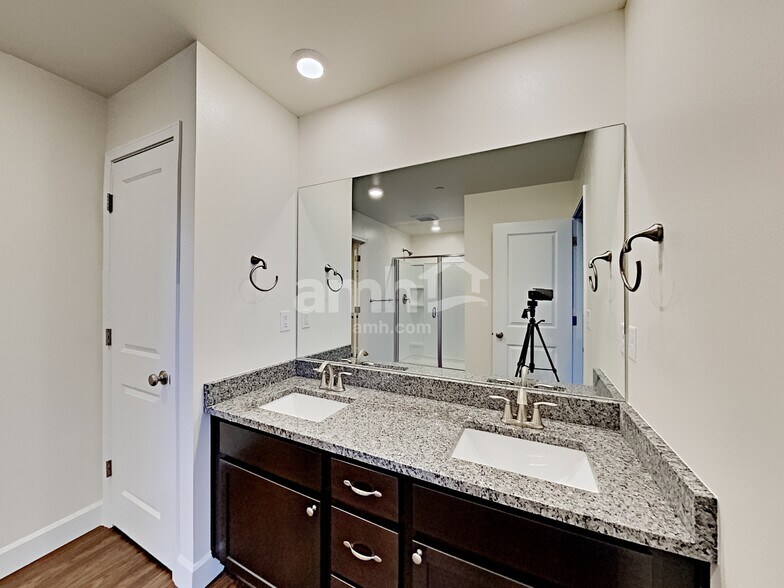 Building Photo - 10626 137th St E