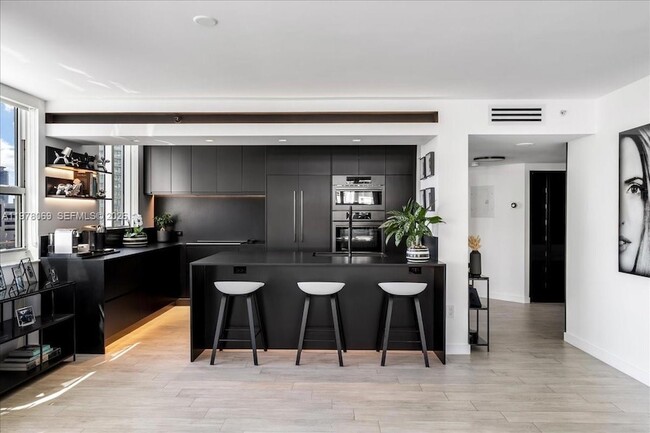 Building Photo - 650 West Ave