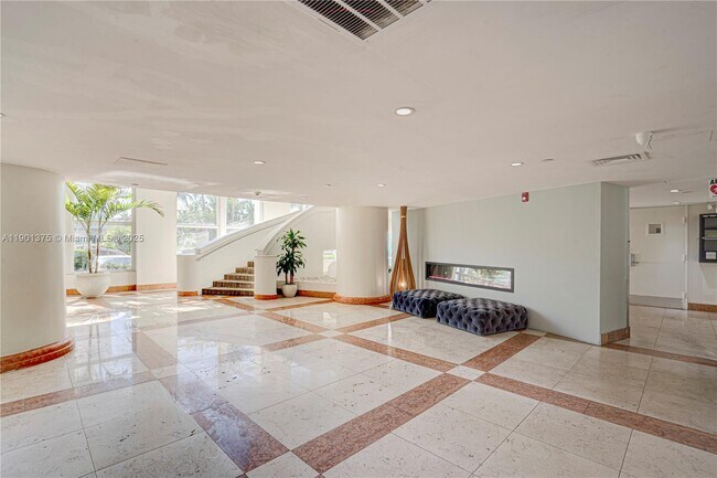 Building Photo - 10350 W Bay Harbor Dr