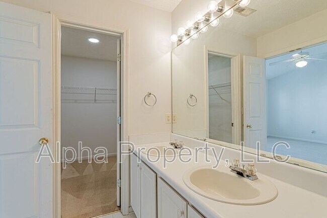 Building Photo - 119 Waterford Park Dr