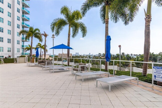 Building Photo - 7900 Harbor Island Dr