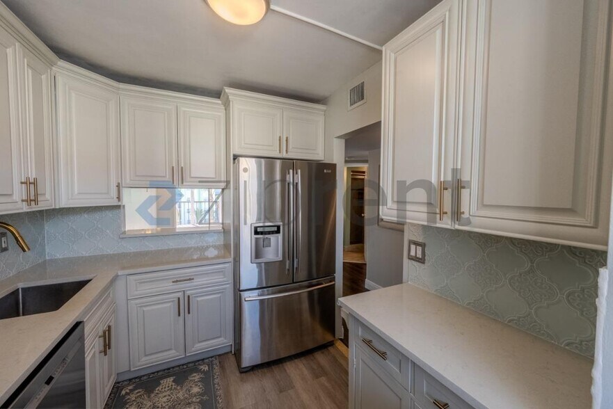 Building Photo - Unit 430C