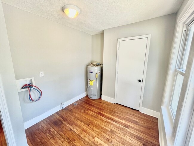 Building Photo - Cute 3 Bed 1 Bath Home Near UNCG!!