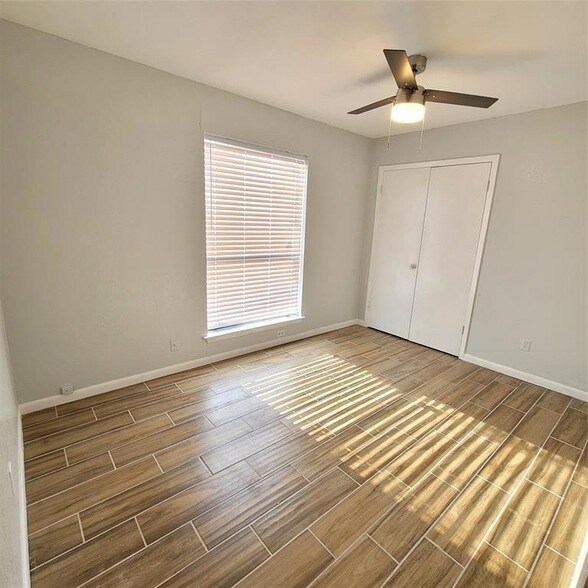 Building Photo - 13351 Water Oak Ln