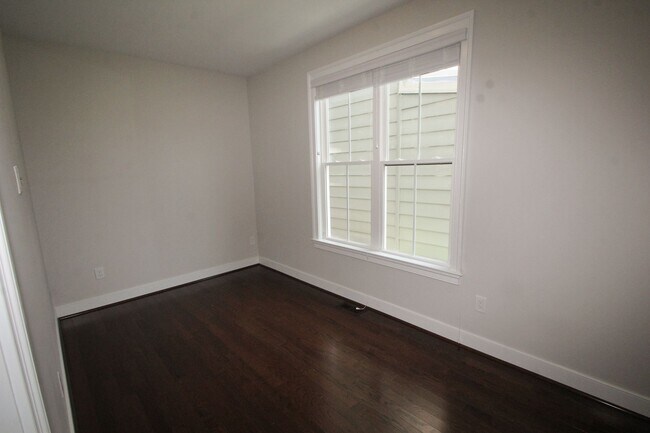 Building Photo - 1505 W Cary St