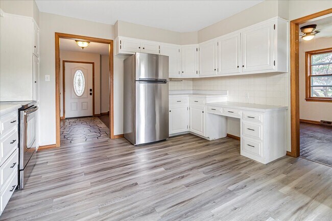 Building Photo - 318 Goodrich Dr