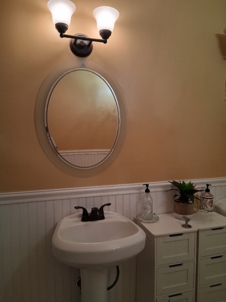 Building Photo - 1022 S Vancouver Ave